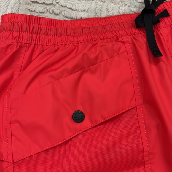The North Face women’s windwall outline shorts horizon red Size Medium, New! - Picture 13 of 16